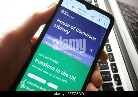 site web de la bibliothèque british house of commons sur l'écran d'un smartphone Banque D'Images