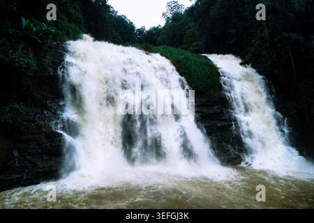 chutes d'eau de l'abbaye coorg inde Banque D'Images