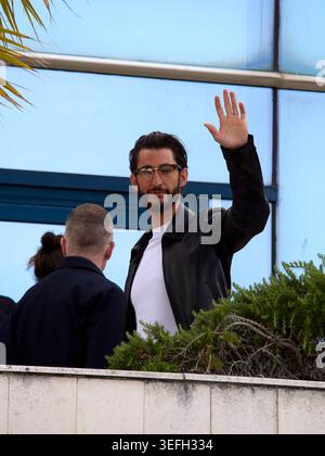 Cannes, France, 15 mai 2026. Pierre Niney pose lors de la photocall 'histoires parallèles' au 79e Festival de Cannes au Palais des Festivals le 15 mai 2026 à Cannes, France. Crédits : Walter Gilgen Banque D'Images