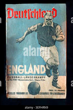 Programme de match Vintage Deutschland contre Angleterre du 14 mai 1938 à l’Olympiastadion de Berlin, où l’Angleterre a gagné 6-3. Banque D'Images