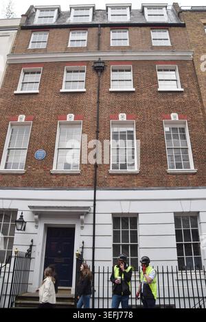 Londres, Royaume-Uni. 11 mai 2026. Vue extérieure du 3 Saville Row, le site du dernier concert des Beatles, qui sera ouvert aux visiteurs en 2027. Le bâtiment classé Grade II était le siège des Beatles de 1968 à 1972 et leur dernier album, Let It Be, a été enregistré au sous-sol. Le groupe a joué le spectacle sur le toit. Crédit : Vuk Valcic/Alamy Banque D'Images