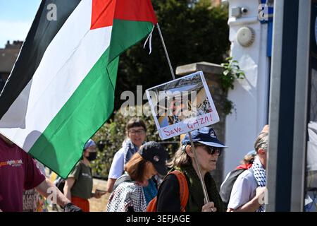 Lewisham, Londres, Royaume-Uni. 2 mai 2026. Les partisans de la campagne de solidarité palestinienne participent à une marche à Lewisham. Selon le site Web de la CFP, th Banque D'Images