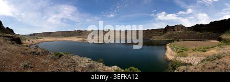 WA31137-00....WASHINGTON - Dry Falls Lake dans Sun Lakes-Dry Falls State Park, une partie de la Lower Grand Coulee. Banque D'Images