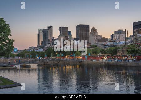 Vieux Port de Montréal (Vieux Port) avec skyline du centre-ville au coucher du soleil - Montréal, Québec, Canada Banque D'Images