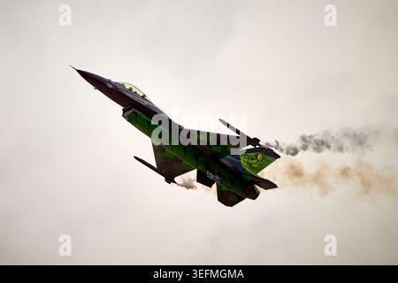 Belgian Air Force F16 Dream Viper se produisant au Royal International Air Tattoo 2023 Banque D'Images