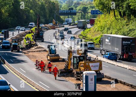 Travaux sur l'autoroute A40 près de Mülheim-Winkhausen ; travaux préparatoires pour la fermeture de voies en raison de travaux de construction sur le pont Hardenberg, qui est Banque D'Images