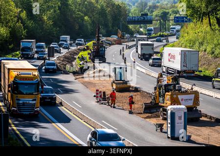Travaux sur l'autoroute A40 près de Mülheim-Winkhausen ; travaux préparatoires pour la fermeture de voies en raison de travaux de construction sur le pont Hardenberg, qui est Banque D'Images