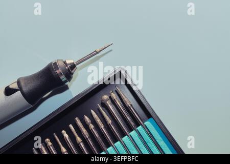 Stylo micro-polissage et embouts variés pour manucure ou pédicure Banque D'Images