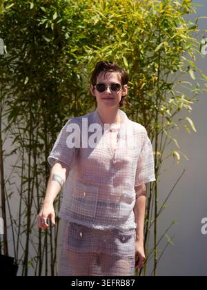 Cannes, France, 16 mai 2026. Kristen Stewart pose lors de la photocall 'Full Phil' au 79e Festival annuel de Cannes au Palais des Festivals le 16 mai 2026 à Cannes, France. Crédits : Walter Gilgen crédit : Walter Gilgen/Alamy Live News Banque D'Images