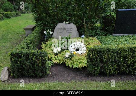 Blumen am Grab von Manfred Stolpe zu dessen 90. Geburtstag auf dem Bornstedter Friedhof à Potsdam, 16. Mai 2026. Manfred Stolpe *** fleurs sur la tombe de Manfred Stolpe à l'occasion de son 90e anniversaire au cimetière Bornstedt à Potsdam, le 16 mai 2026 Manfred Stolpe Banque D'Images
