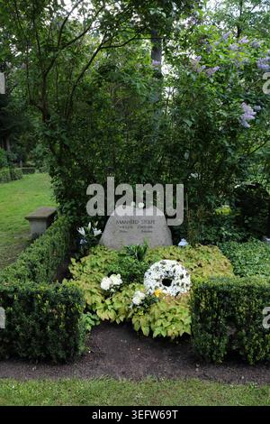 Blumen am Grab von Manfred Stolpe zu dessen 90. Geburtstag auf dem Bornstedter Friedhof à Potsdam, 16. Mai 2026. Manfred Stolpe *** fleurs sur la tombe de Manfred Stolpe à l'occasion de son 90e anniversaire au cimetière Bornstedt à Potsdam, le 16 mai 2026 Manfred Stolpe Banque D'Images