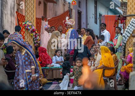 Mariage rural indien dans la rue latérale Banque D'Images