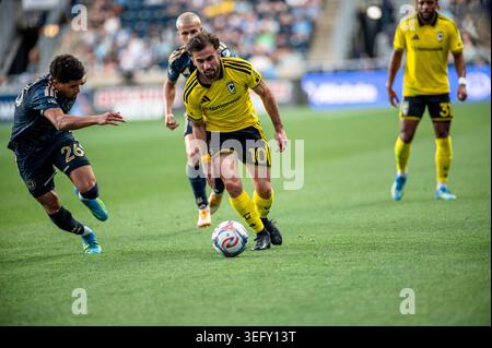 Philadelphie, Pennsylvanie, États-Unis. 16 mai 2026. NATHAN Harriel (26) et CAVAN SULLIVAN (6) de Philadelphia Union se battent pour le ballon contre DIEGO ROSSI (10) de Columbus Crew lors du match au Subaru Park à Chester PA (crédit image : © Ricky Fitchett/ZUMA Press Wire) USAGE ÉDITORIAL SEULEMENT ! Non destiné à UN USAGE commercial ! Crédit : ZUMA Press, Inc/Alamy Live News Banque D'Images