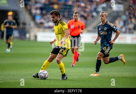Philadelphie, Pennsylvanie, États-Unis. 16 mai 2026. CAVAN SULLIVAN (6) se bat pour le ballon contre DIEGO ROSSI (10) de Columbus Crew lors du match au Subaru Park à Chester PA (crédit image : © Ricky Fitchett/ZUMA Press Wire) USAGE ÉDITORIAL SEULEMENT ! Non destiné à UN USAGE commercial ! Crédit : ZUMA Press, Inc/Alamy Live News Banque D'Images