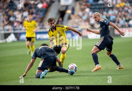 Philadelphie, Pennsylvanie, États-Unis. 16 mai 2026. NATHAN Harriel (26) et CAVAN SULLIVAN (6) de Philadelphia Union se battent pour le ballon contre DIEGO ROSSI (10) de Columbus Crew lors du match au Subaru Park à Chester PA (crédit image : © Ricky Fitchett/ZUMA Press Wire) USAGE ÉDITORIAL SEULEMENT ! Non destiné à UN USAGE commercial ! Crédit : ZUMA Press, Inc/Alamy Live News Banque D'Images