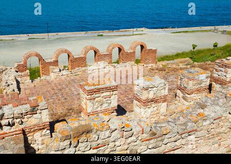 La basilique de la Sainte mère de Dieu Eleusa ruine à Nessebar. Nesebar est une ville ancienne près de Burgas ville en Bulgarie. Banque D'Images