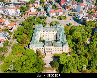 Musée archéologique de Varna vue panoramique aérienne. Varna est la plus grande ville et station balnéaire sur la côte de la mer Noire en Bulgarie. Banque D'Images