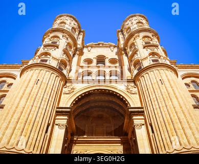 Vue rapprochée de la cathédrale de Malaga. La cathédrale de Malaga est une église catholique romaine dans la ville de Malaga, dans la communauté andalouse en Espagne. Banque D'Images