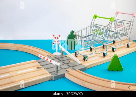 Deux chariots attendant sur un passage à niveau ferroviaire, concept commercial Banque D'Images