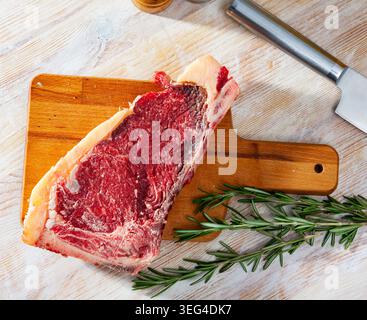 Entrecote de bœuf frais cru Banque D'Images