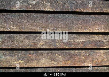 Texture de parement en bois foncé horizontal altéré Banque D'Images