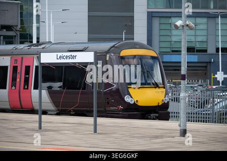 Train diesel CrossCountry classe 170 à la gare de Leicester, Leicestershire, Angleterre, Royaume-Uni Banque D'Images