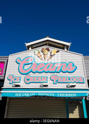 Creams Ice Cream Parlour, Southsea, Portsmouth, Angleterre, Royaume-Uni. Banque D'Images