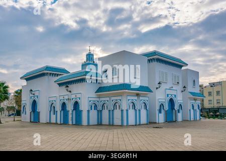 Al Masira Mosquée marocaine traditionnelle à Fnideq Banque D'Images