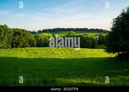 Allemagne, beau paysage de montagne bavarois soleil tôt le matin dans la nature paradis Banque D'Images