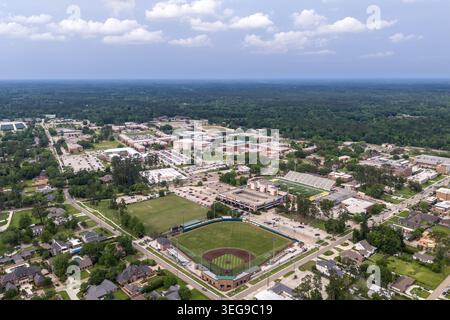 Une large photographie aérienne par drone du campus de l'Université Southeastern Louisiana à Hammond, dans la paroisse de Tangipahoa, Louisiane, montrant les installations sportives Banque D'Images