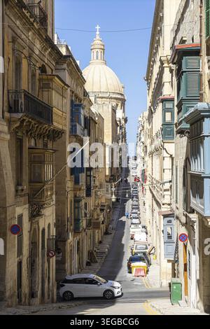 Valletta, Malte, 3 avril 2024. ruelle typique dans le centre historique de la ville Banque D'Images