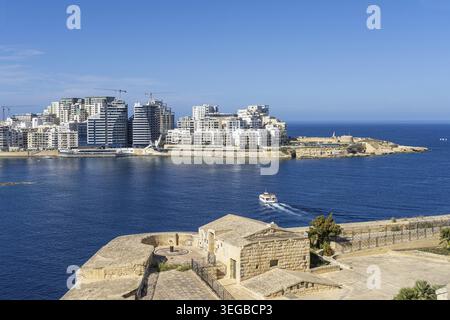 Valletta, Malte, 3 avril 2024. Vue panoramique de Sliema depuis le centre historique de la Valette Banque D'Images