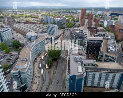 Vue aérienne de Manchester surplombant le centre-ville, la tour Beetham, Deansgate et l'horizon en expansion du Grand Manchester. Banque D'Images
