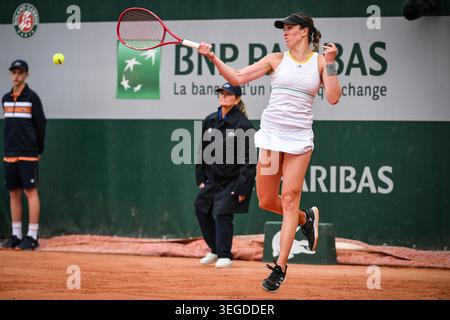 Paris, France. 19 mai 2026. Julie BELGRAVER de France lors de la deuxième journée de qualification du Roland-Garros 2026, Open de France, tournoi de tennis du Grand Chelem le 19 mai 2026 au stade Roland-Garros à Paris, France - photo Matthieu Mirville/DPPI crédit : DPPI Media/Alamy Live News Banque D'Images