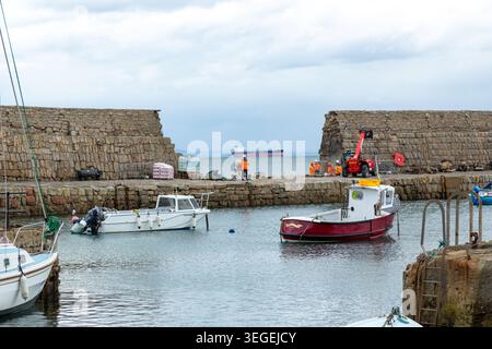 Dégâts causés par la tempête au mur du port de Dysart, Dysart, Kirkcaldy, Fife, Écosse Banque D'Images