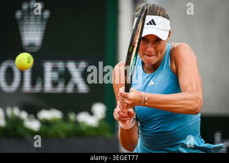 Paris, France. 19 mai 2026. Kristina MLADENOVIC de France lors de la deuxième journée de qualification du Roland-Garros 2026, Open de France, tournoi de tennis du Grand Chelem le 19 mai 2026 au stade Roland-Garros à Paris, France - photo Matthieu Mirville/DPPI crédit : DPPI Media/Alamy Live News Banque D'Images