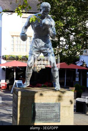 Statue de Randolph Turpin le boxeur au Market place Warwick, Warwickshire, Angleterre, Banque D'Images