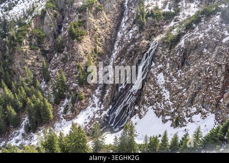 Der Balea Wasserfall im Balea-Tal, Fagaras-Gebirge, Südkarpaten, Siebenbürgen, Rumänien | la cascade de Balea dans les montagnes de Fagaras, Sud de la RCA Banque D'Images