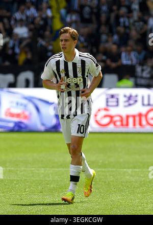 IPA84900711 - Kenan Yildiz de la Juventus FC pendant le match de Serie A 2025/26 entre la Juventus FC et l'ACF Fiorentina au stade Allianz le 17 mai 2026 à Turin, Italie - ph Giuliano Marchisciano Banque D'Images