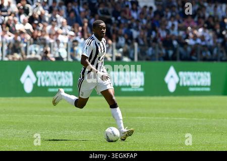 IPA84900714 - Pierre Kalulu de la Juventus FC pendant le match de Serie A 2025/26 entre la Juventus FC et l'ACF Fiorentina au stade Allianz le 17 mai 2026 à Turin, Italie - ph Giuliano Marchisciano Banque D'Images