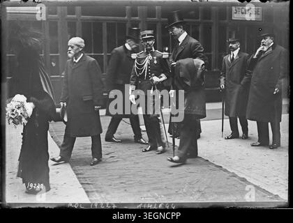 Le roi Albert Ier de Belgique, le colonel guise et Louis Lépine se rencontrent à Paris le 21 mars 1912 lors de visites officielles et de cérémonies, observant et participant à des engagements diplomatiques dans la capitale française. Banque D'Images