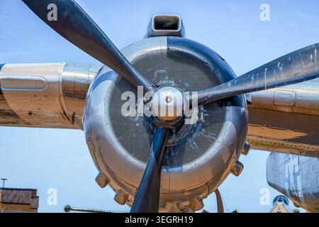 Moteur d'avion radial vintage avec hélice gros plan, détail d'aviation mécanique pour la restauration, le musée et l'utilisation historique. Banque D'Images