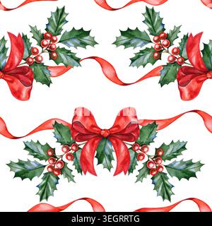 Motif aquarelle sans couture avec des branches de houx de noël, des baies rouges et des rubans de soie ondulés avec des noeuds élégants. Illustration festive de l'hiver pour Banque D'Images