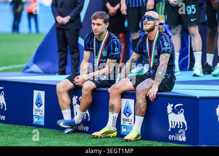 Federico Dimarco du FC Internazionale et Nicolo Barella du FC Internazionale ont vu lors du match de Serie A 2025/26 entre le FC Internazionale et le Hellas Verona FC au stade San Siro de Milan, Italie Banque D'Images