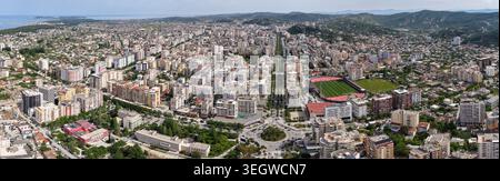 Vue aérienne panoramique sur le centre-ville de Vlora et le stade Banque D'Images