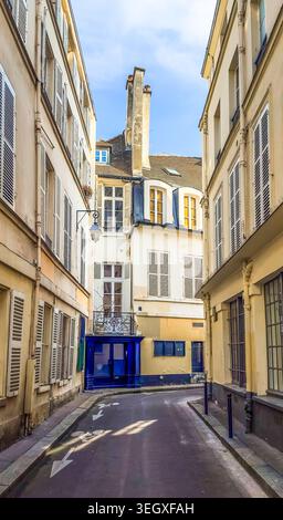 Paris, France, 25 mars 2025, vue de la rue Cardinale dans le 6ème arrondissement. Banque D'Images