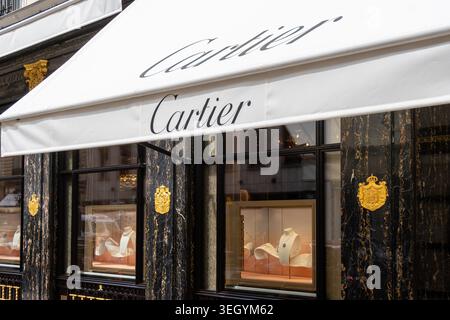 Vue extérieure du magasin historique Cartier et du siège à Paris. Cartier est une société française spécialisée dans les bijoux, les montres et les produits de luxe Banque D'Images