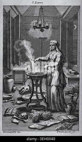 Gravure d'une sorcière jetant des sorts sur un chaudron enflammé par Henri Simon Thomassin (1687-1741) d'après Demaretz, début du XVIIIe siècle. Elle est entourée d'attributs macabres, dont un crâne, des os humains et des rouleaux avec des symboles occultes. Banque D'Images