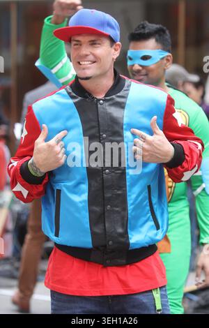 Robert Van Winkle, mieux connu sous son nom de scène, Vanilla Ice sur le TODAY Show de NBC célébration annuelle d'Halloween à l'extérieur sur Rockefeller Plaza à New York le 31 octobre 2013. Crédit photo : Henry McGee/MediaPunch Banque D'Images