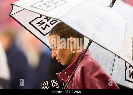 Laura Wontorra, sports presenter, reporter, woman, moderator, TV, television,  DAZN  during the match FC BAYERN MueNCHEN - 1. FC KOeLN on May 16, 2026 at Allianz Arena Muenchen, Germany. Season 2025/2026, 1.Bundesliga, FCB, matchday 34,  Photographer: ddp images / star-images    - DFL REGULATIONS PROHIBIT ANY USE OF PHOTOGRAPHS as IMAGE SEQUENCES and/or QUASI-VIDEO - Banque D'Images